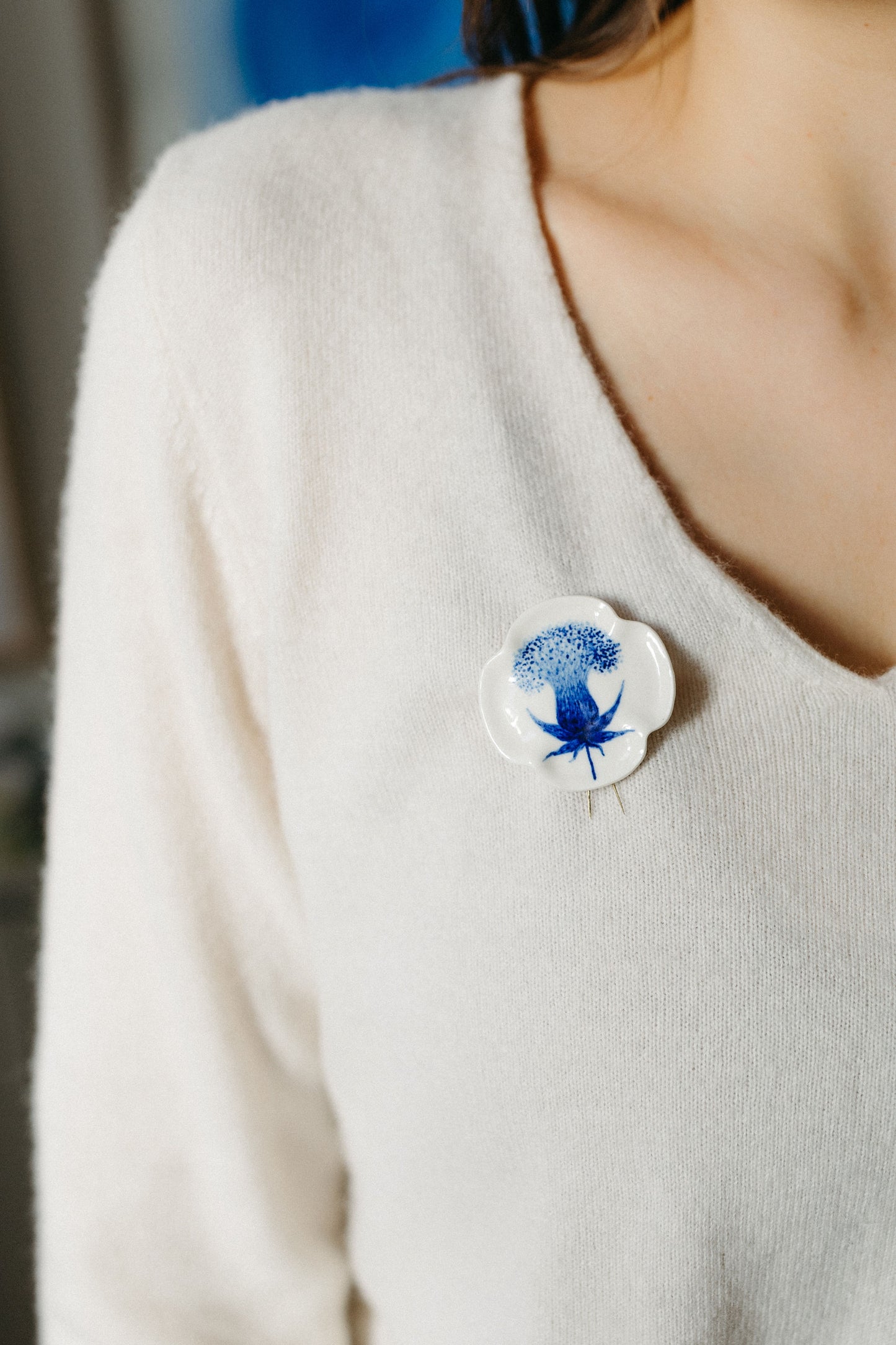 Porcelain Broch Floare la ureche Collection