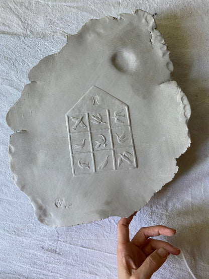 21 Grams of the World. Report from a Century Found in Shards