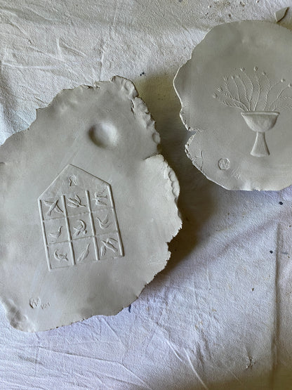 21 Grams of the World. Report from a Century Found in Shards