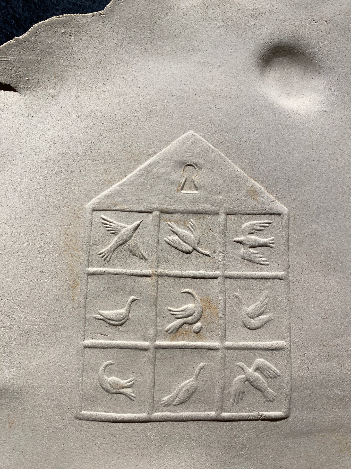 21 Grams of the World. Report from a Century Found in Shards